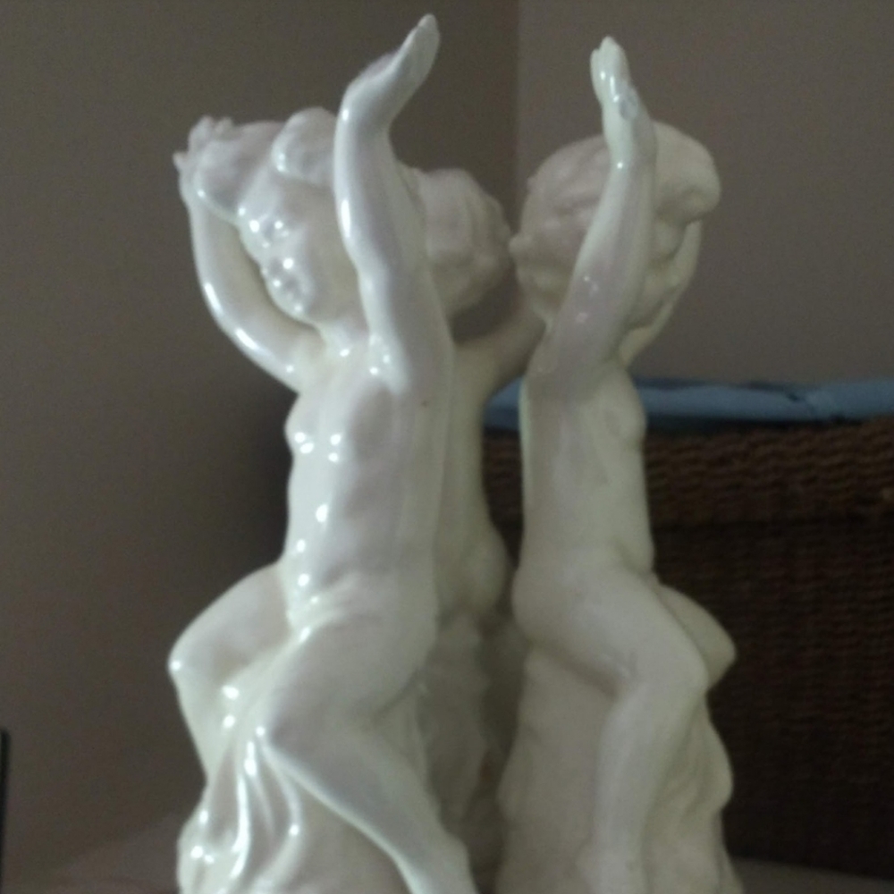 Vintage Cherb pedestal, not signed, no bowl